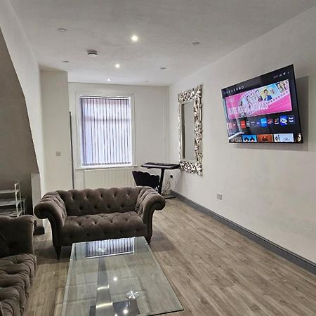 Luxury Four Bedroom House Брадфорт Екстериор снимка